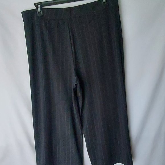 Time & Tru knit pull-on wide leg crop pant - Picture 4 of 5